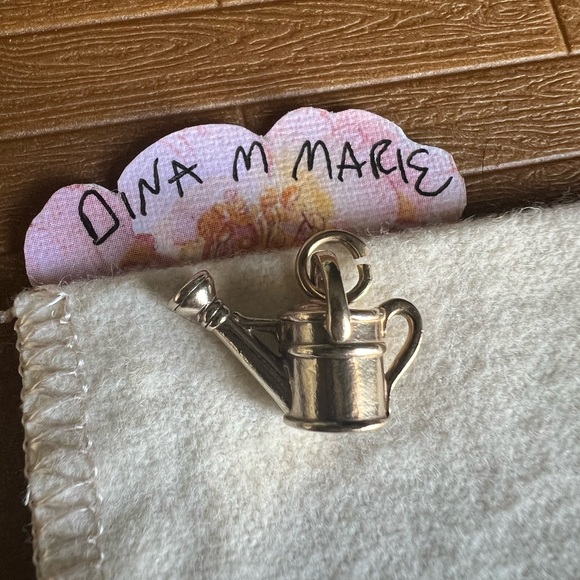 James Avery Retired 3d 14kt yellow Gold Watering Can Charm! - Picture 4 of 5